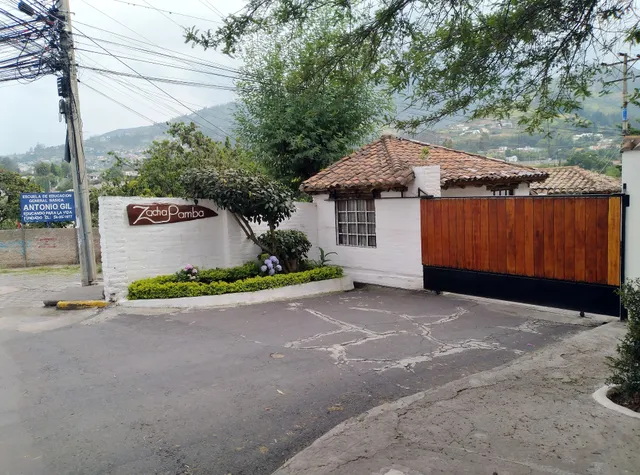 Casa del Aguacate Cumbaya Tumbaco / Avocado House Cumbaya