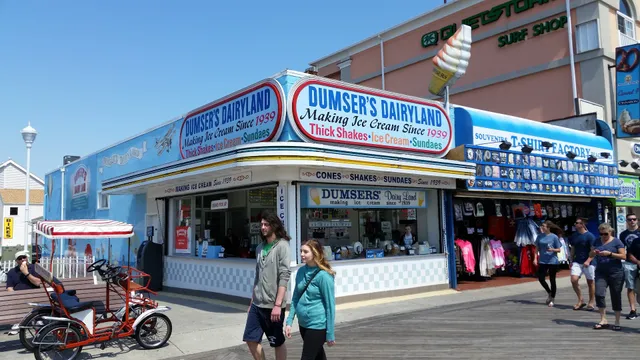 Dumsers Dairyland Factory