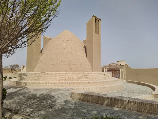 Zillu & Pottery Museum of Meybod