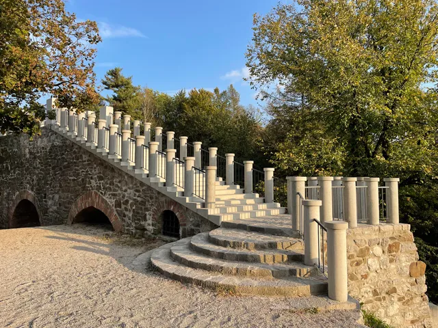 Šance - Plečnikov spomenik