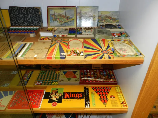 Lee's Legendary Marbles & Collectibles