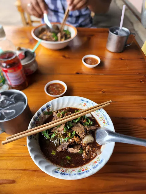 ร้านก๋วยเตี๋ยวเนื้อ ร้านเจ๊ไก่