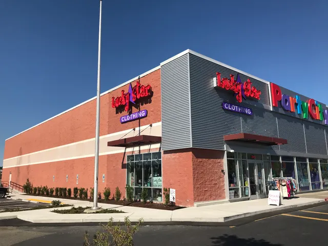 Lucky Star & Curvy Q.T. Consignment Clothing Silverdale