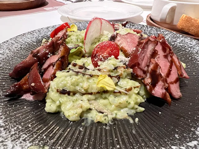 綠萼159｜台中地中海餐廳｜親子寵物友善｜家庭團體公司聚餐推薦｜婚禮派對活動場地包場｜兒童互動體驗｜異國料理美食必吃｜浪漫約會慶生氣氛餐廳