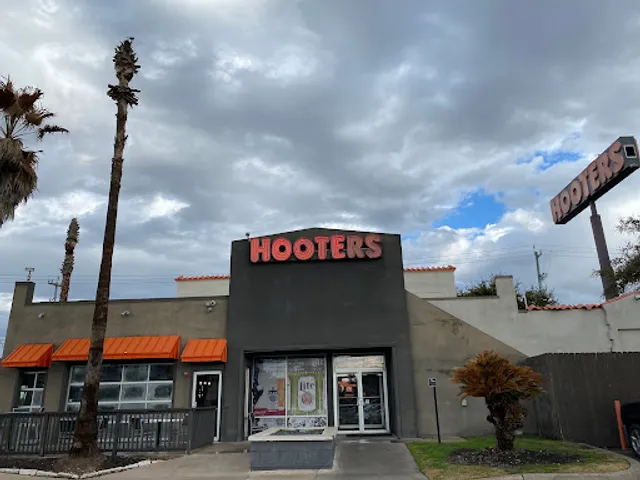 Hooters