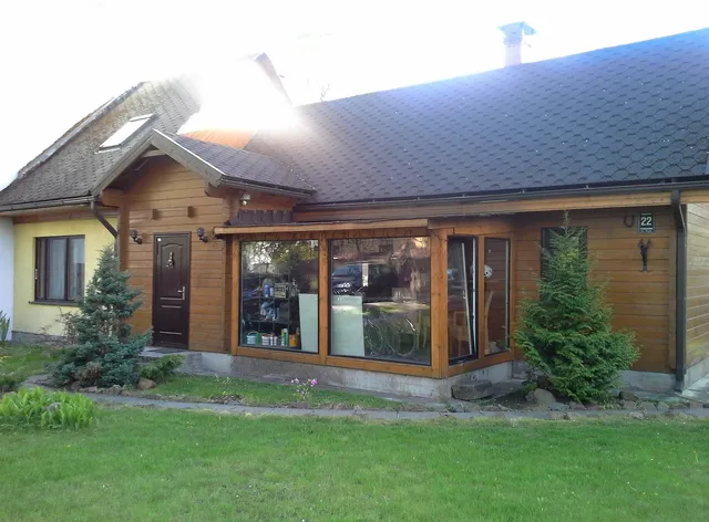 Sampetera nams , viesu nams