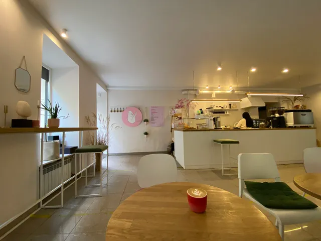 Addict, Кофейня