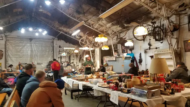 Ida Auction House. Auctioneer Larry Hamblin