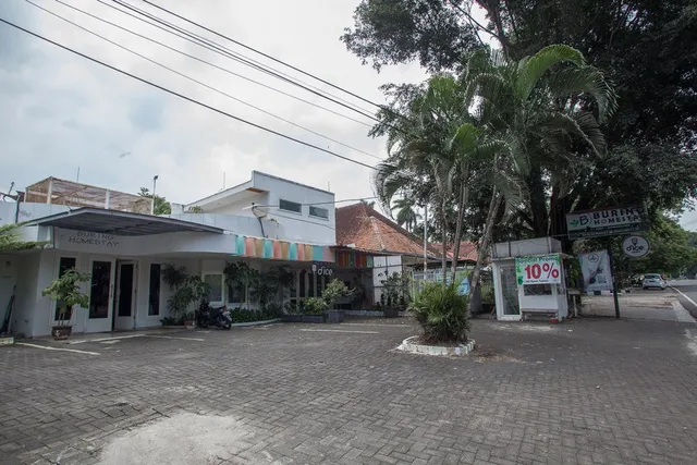 RedDoorz Plus @ Idjen Boulevard Malang