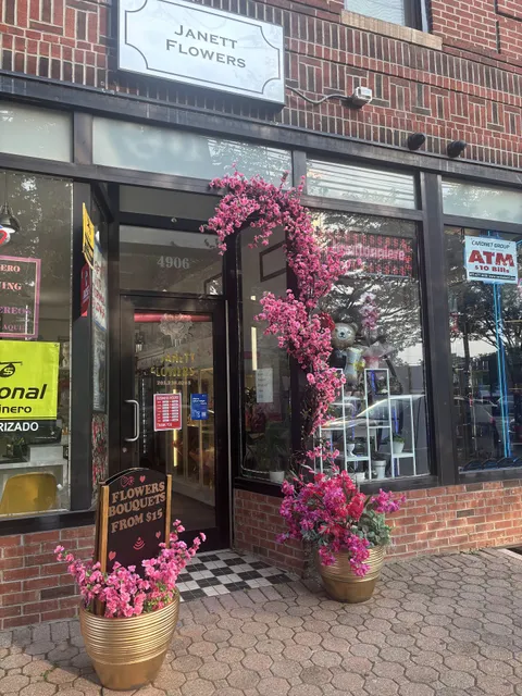 Janett Flowers Luxury Customized Bouquets and Gifts with Preserved Roses