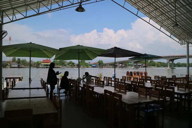 Che Mon Kitchen near Bang Tabun Bay