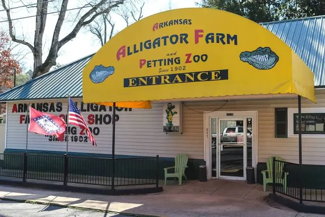 Arkansas Alligator Farm & Petting Zoo