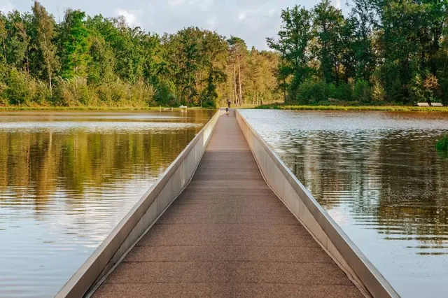Cycling through water - Bokrijk