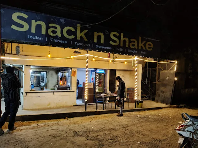 Snack And Shake Shawarma