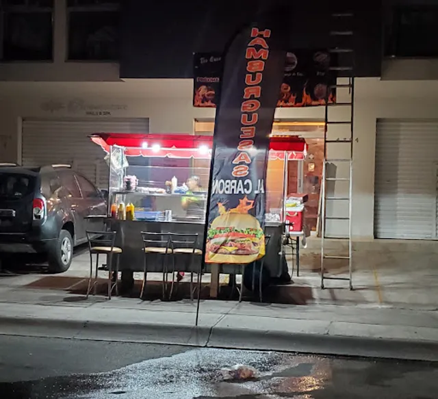 Hamburguesas al carbón y Tacos de cortes The Queen Burger