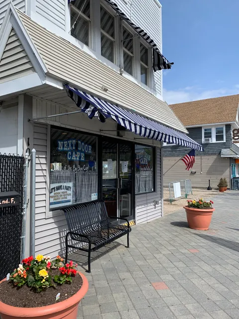 Klee's Next Door Cafe