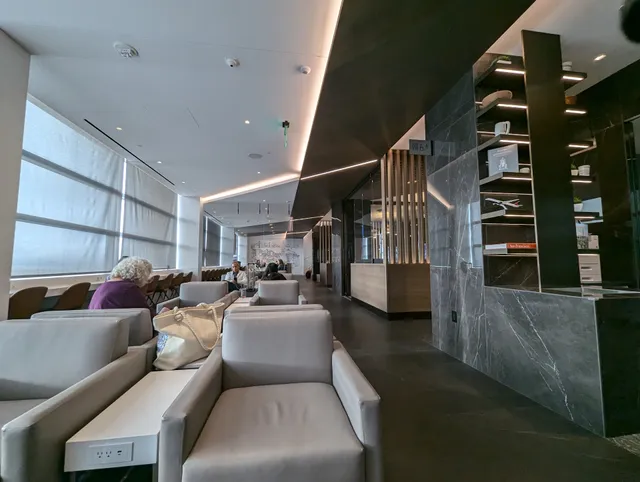 Air Canada Maple Leaf Lounge