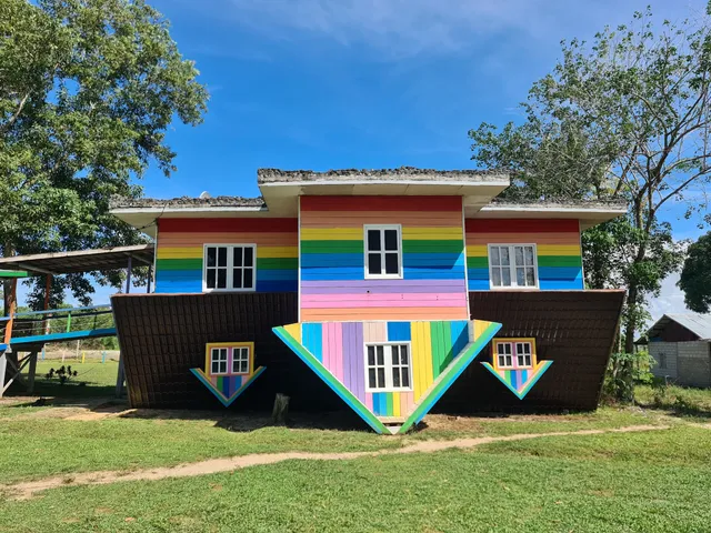 Rumah Terbalik Kalbar