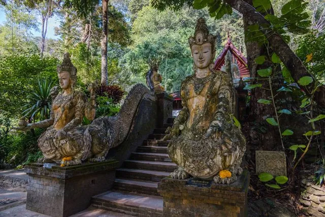 Wat Pha Lat Hike (Monk's trail)