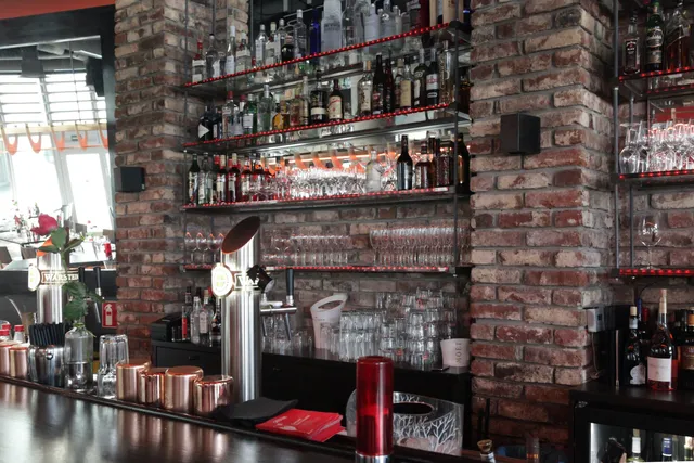 riva restaurant & bar