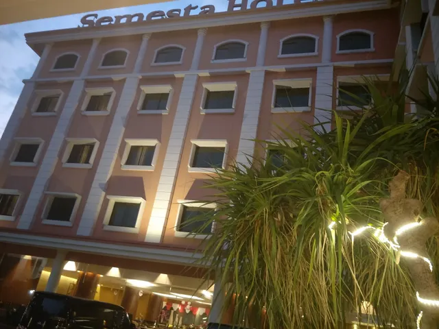 Airy Pecinan Wahid Hasyim