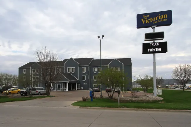 New Victorian Inn & Suites
