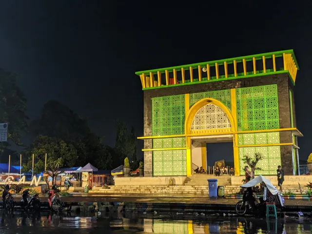 Gapura Nusantara Alun–Alun Kota Pekalongan