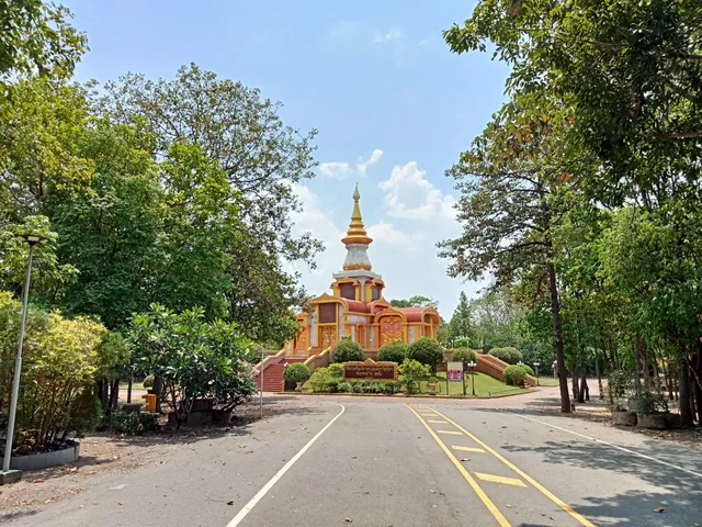 Wat Tham Apai Damrongtham (Wat Tham Phuang)
