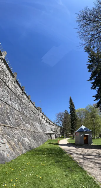 Intze-Park unter der Talsperre