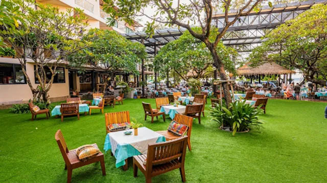 Laimai Courtyard Restaurant & Bar