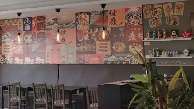 MÌ sushi bar