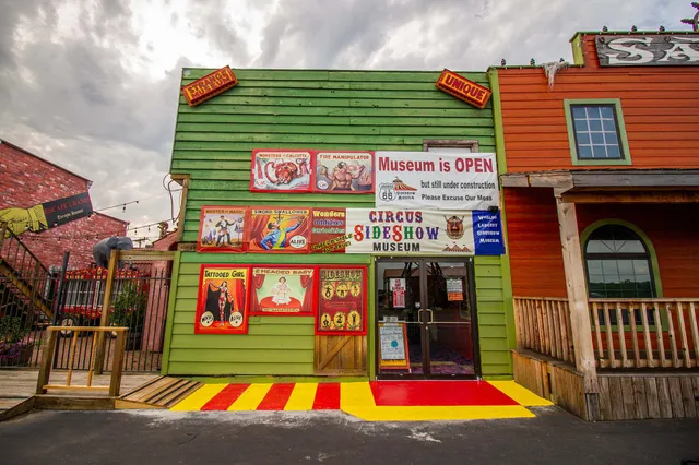 Uranus Sideshow Museum - Uranus Missouri