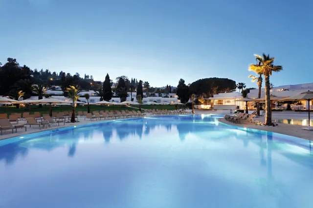 فندق موڤنبيك قمرت تونس