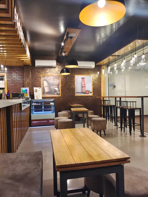 Frozen Bottle - Milkshakes, Desserts, and Ice Cream