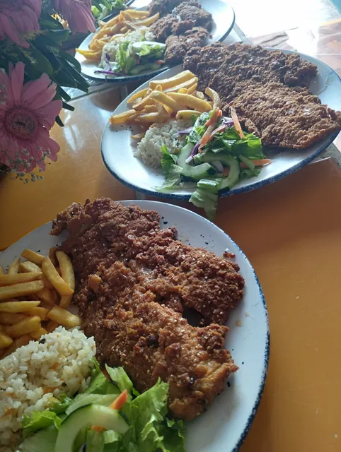 RESTAURANT. *LA GLORIA DEL MAR*