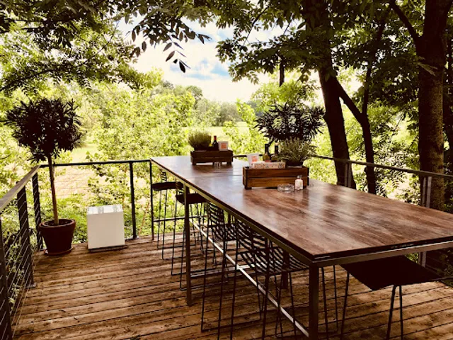 Deli Lounge Cafe Restaurant