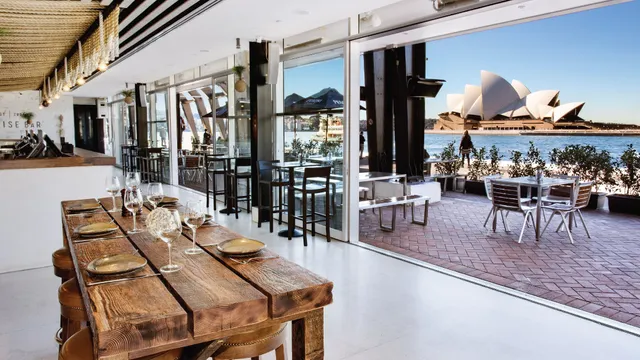 Cruise Bar and Restaurant