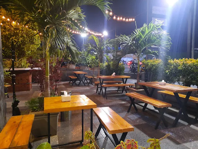 Brew Merchant. Cafe & Bar