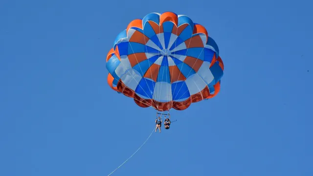 Parasailing 66