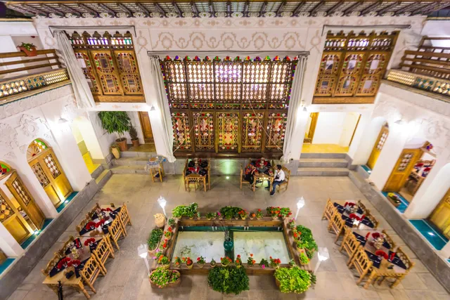 Hamdamossaltaneh Cafe Restaurant