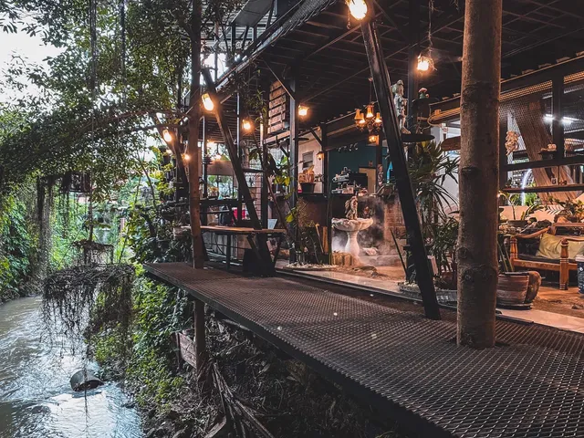 1704 Calm Cafe & Room