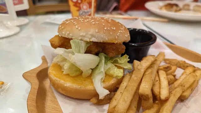 Q Burger Nantun Tianxia Shop