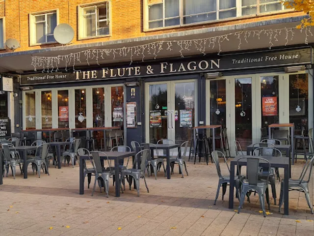Flute & Flagon