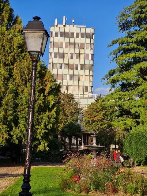 Square Richard Gardebled