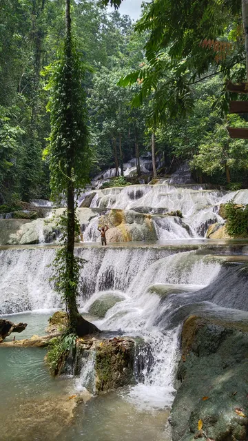Permandian air terjun Moramo