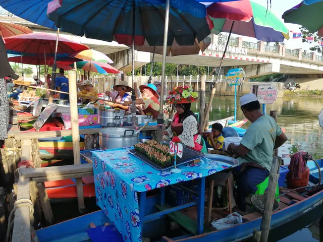 ร้านก๋วยเตี๋ยวเรือ หน้าวัดคลองแห