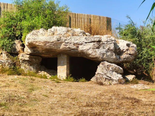 Dolmen di Avola