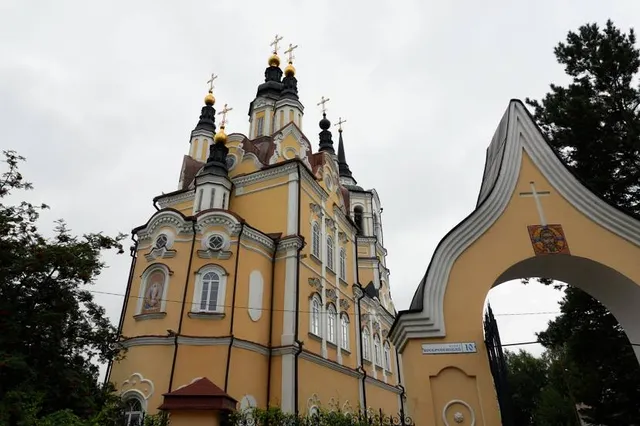 Voskresenskaya Tserkov'