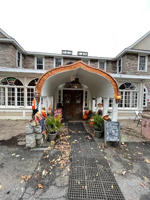 Bear Mountain Pizza & Cafe