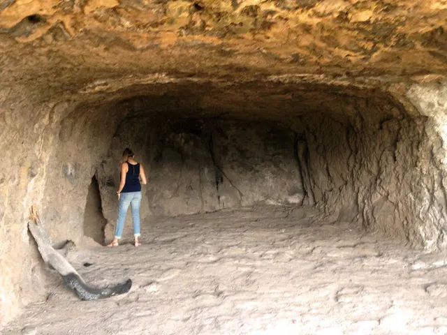 Grottes de Châteauneuf (Troglodytes)